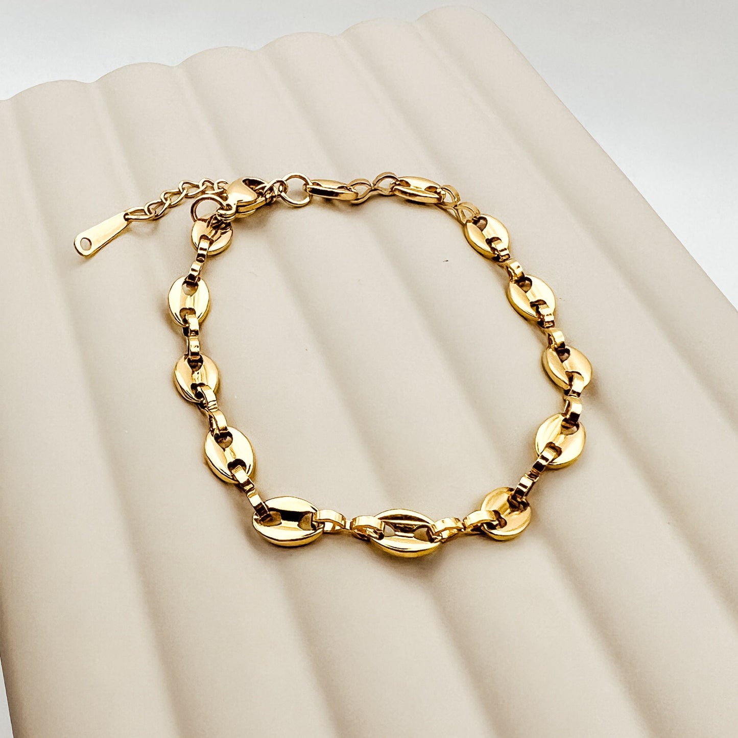 FIONA GRACE Bracelets Oval Link Pig Nose Bracelet, 18k Gold, Tarnish Free