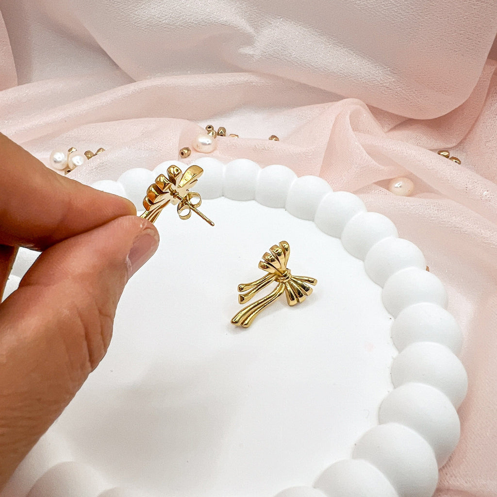 FIONA GRACE Earrings Vintage Ribbon Bow Stud Earrings