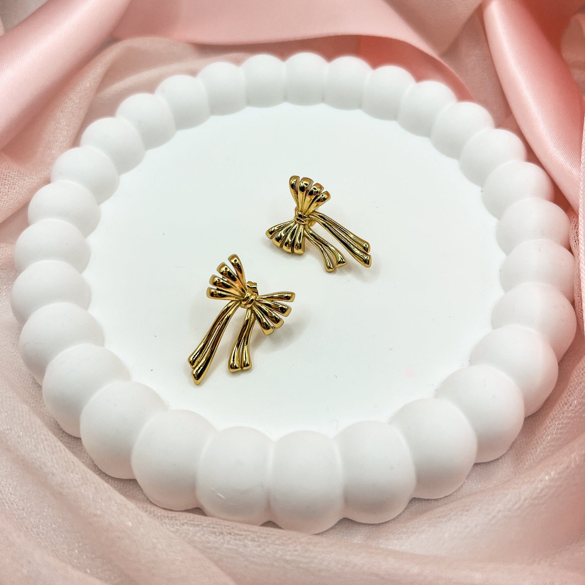 FIONA GRACE Earrings Vintage Ribbon Bow Stud Earrings