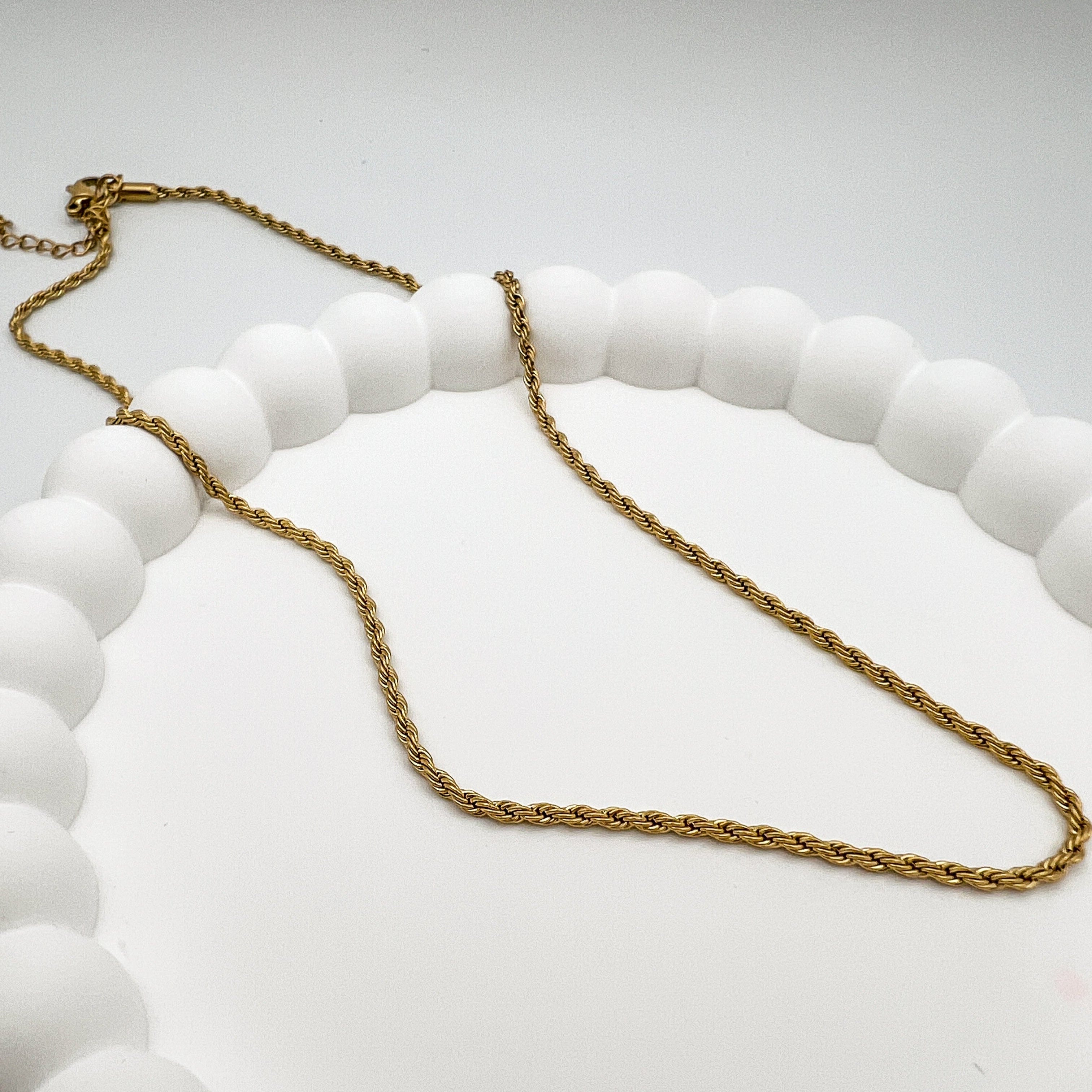 FIONA GRACE Necklaces Gold Twist Chain Necklace Fall-Ready Stack – Handpicked by Jenica